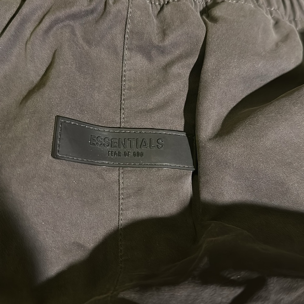 Essentials - Picture 4 of 6